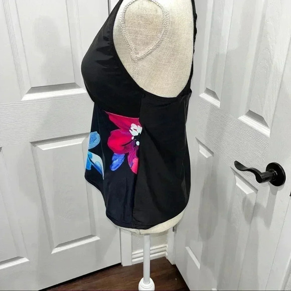 24th and Ocean Swim top racerback with cool back detailing. - Picture 3 of 7